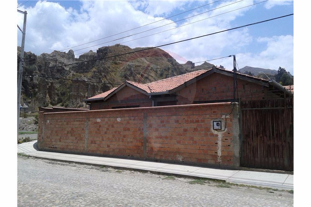 Casa en Achumani en La Paz 3 dormitorios 2 baños 2 parqueos Foto 1