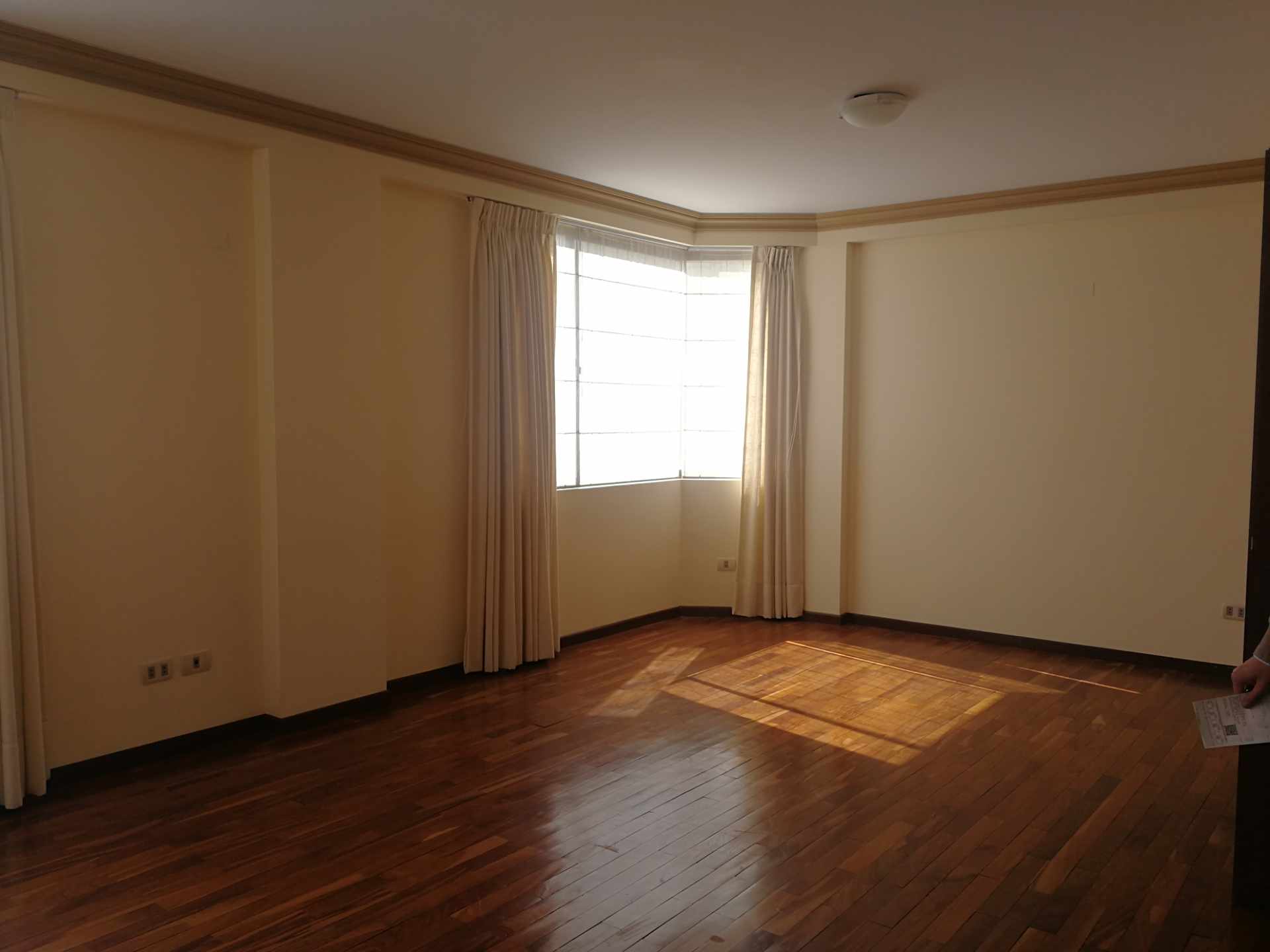 Departamento en VentaAchumani a pasos del Hipermaxi 3 dormitorios 4 baños 1 parqueos Foto 18