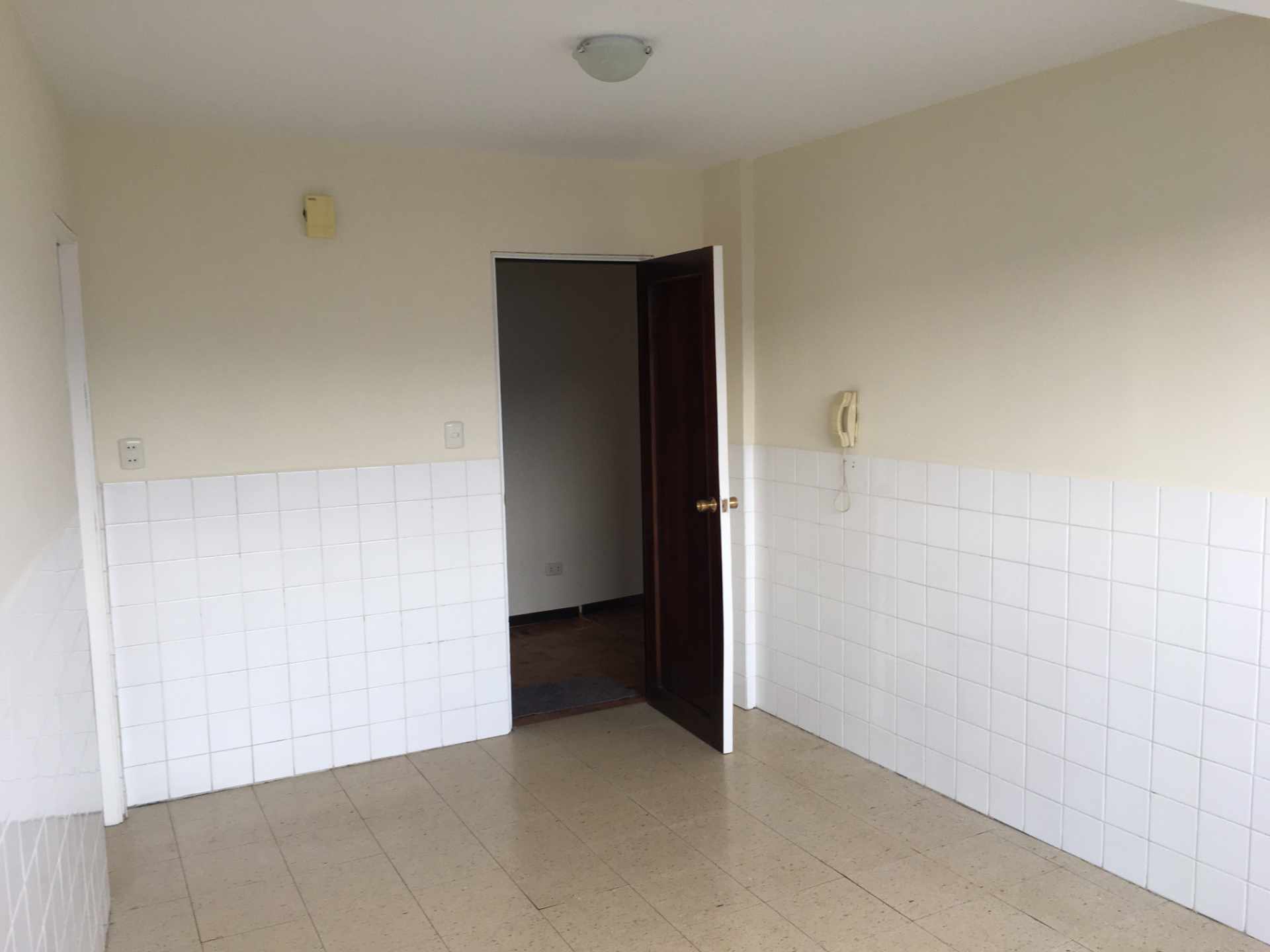 Departamento en VentaAv. Sanchez Lima Esq. Aspiazu, Edif. Orion piso 15.  Zona sopocachi. 3 dormitorios 2 baños 1 parqueos Foto 4