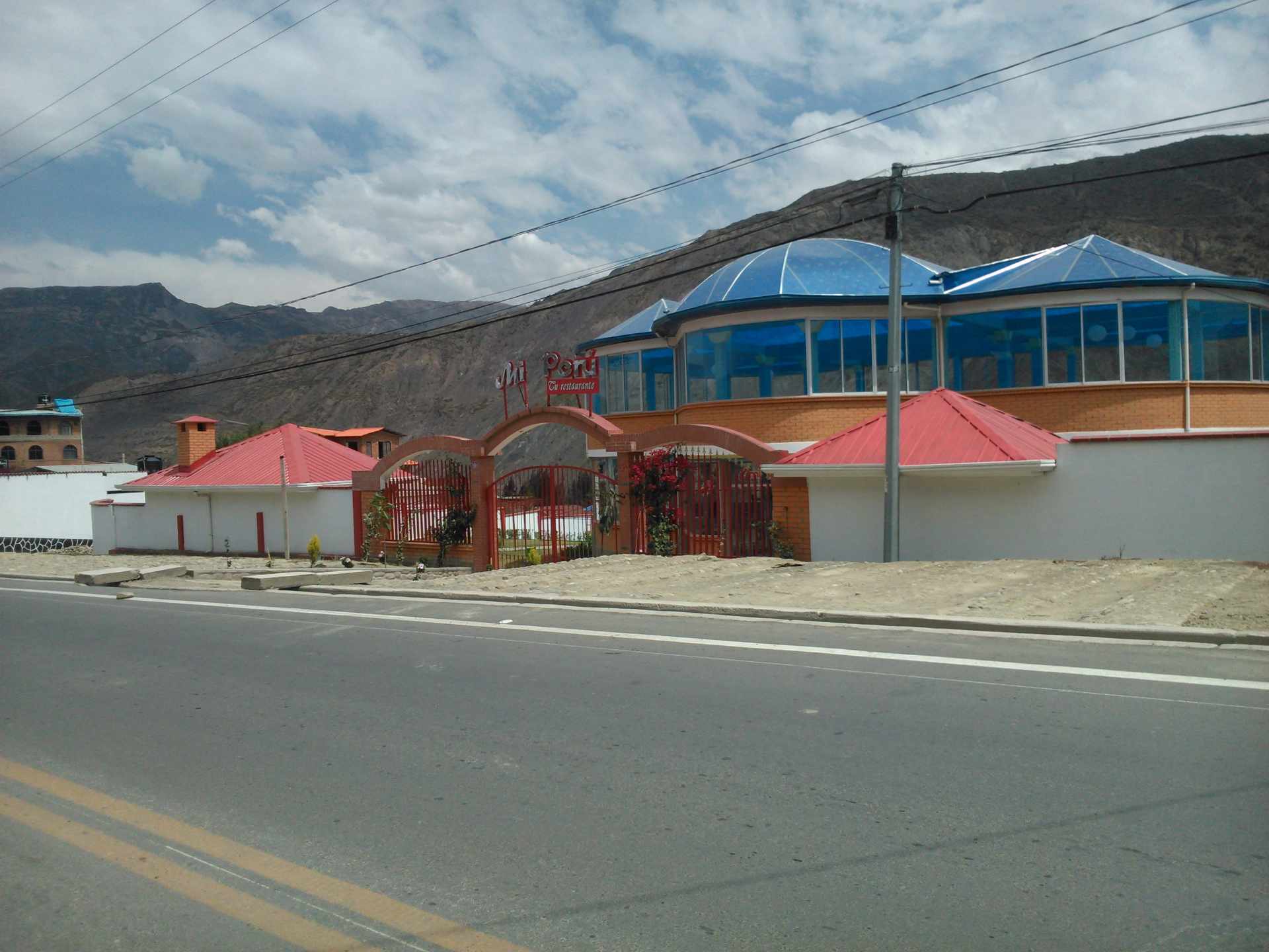 Terreno en VentaCarreras, cerca a la gasolinera de Huajchilla, frente al Restaurante Mi Perú    Foto 3