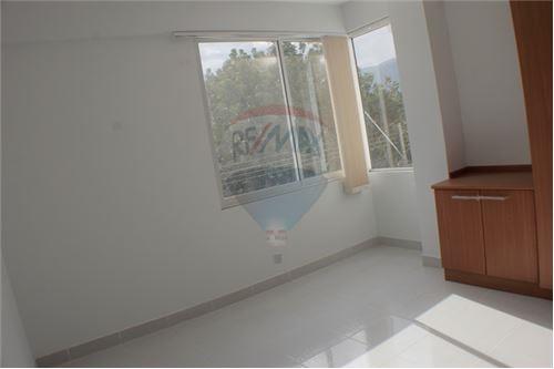 Departamento en Muyurina en Cochabamba 5 dormitorios 1 baños  Foto 5