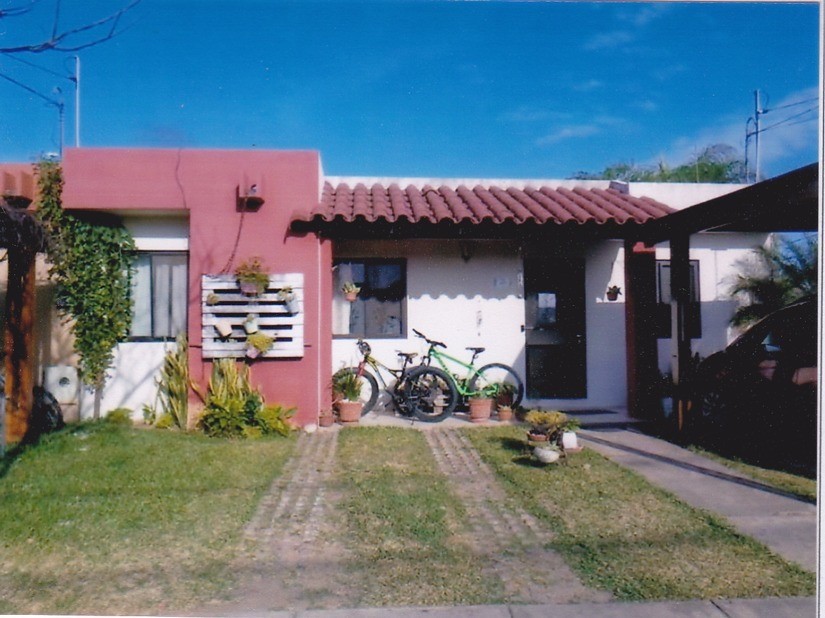 Casa en Entre 3er y 4to anillo Sur en Santa Cruz de la Sierra 3 dormitorios 2 baños 2 parqueos Foto 1