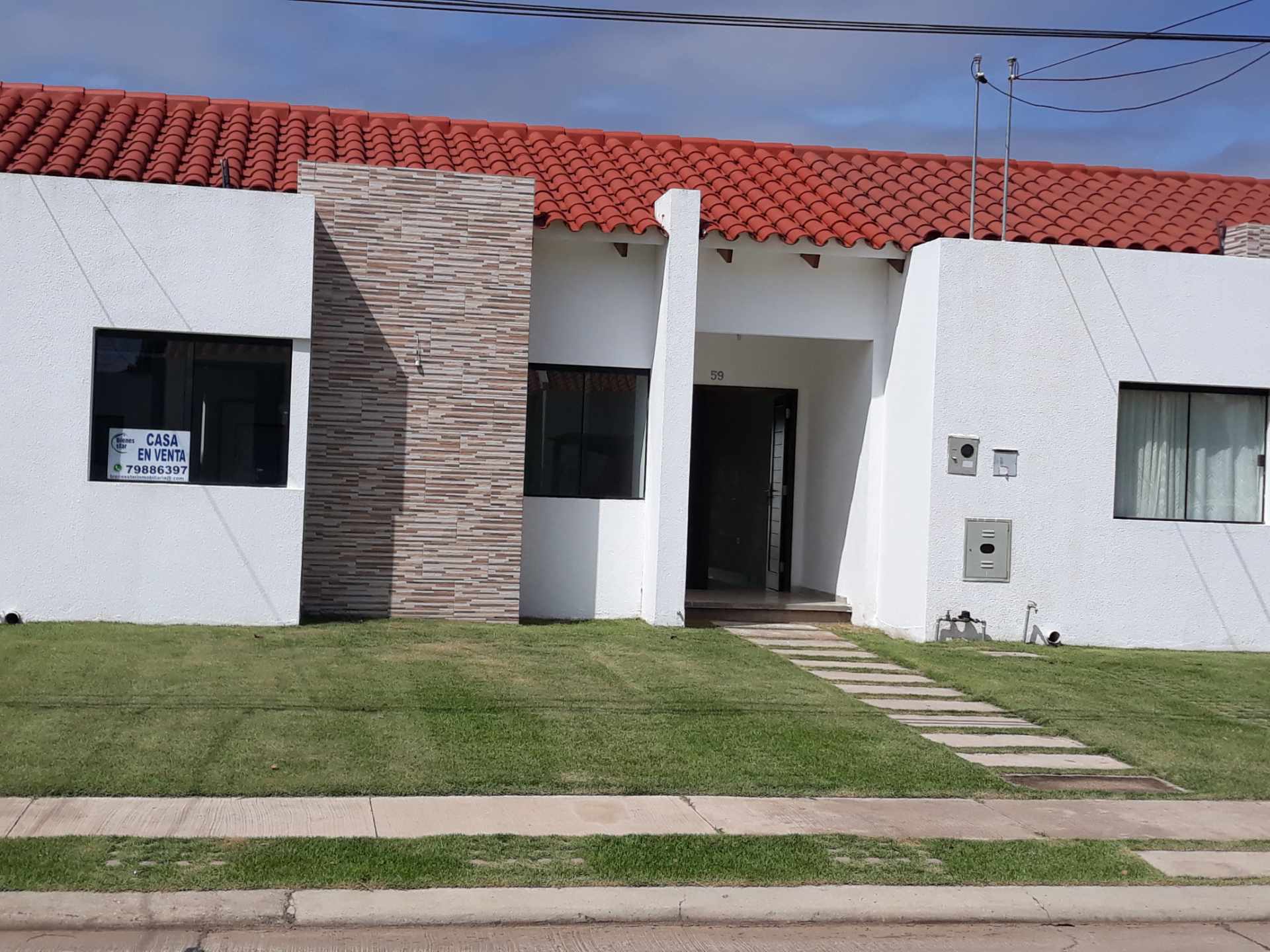 Casa en VentaAv Virgen de Cotoca 8vo anillo CONDOMINIO PARQUE ACUATICO Foto 1