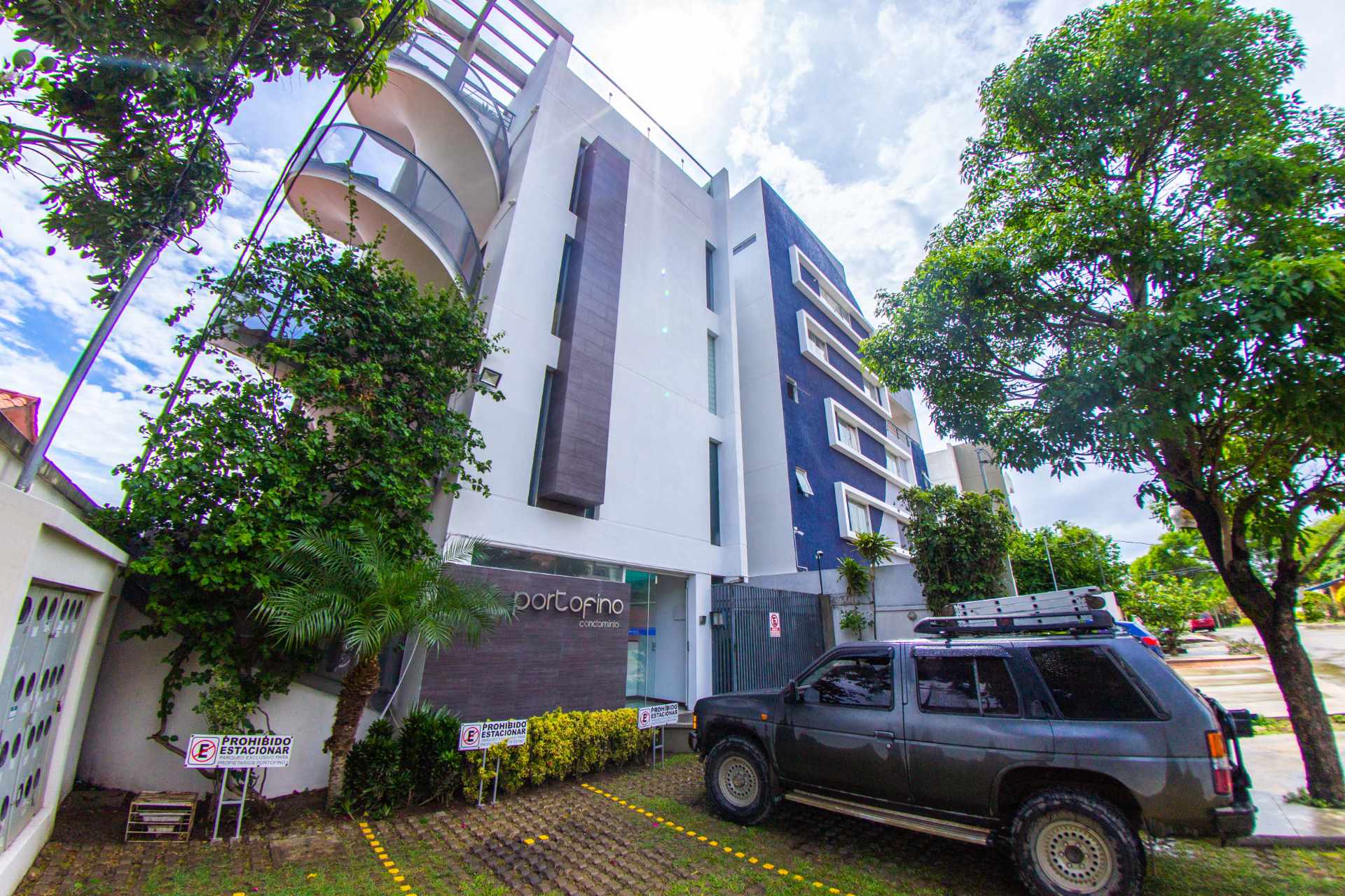 Departamento en VentaCondominio Portofino, zona Equipetrol entre Av. San Martín y Canal Isuto 1 dormitorios 1 baños 1 parqueos Foto 1