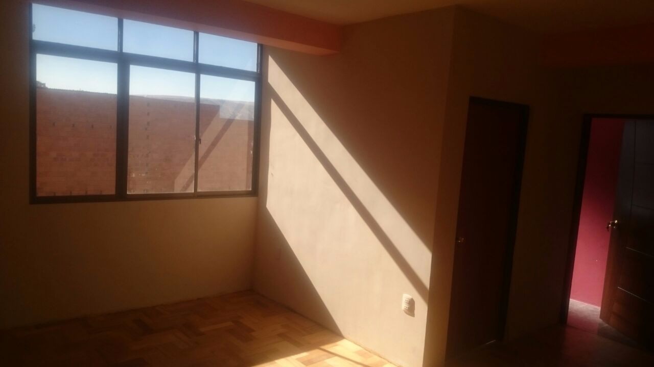 Departamento en Llojeta en La Paz 1 dormitorios 1 baños  Foto 3