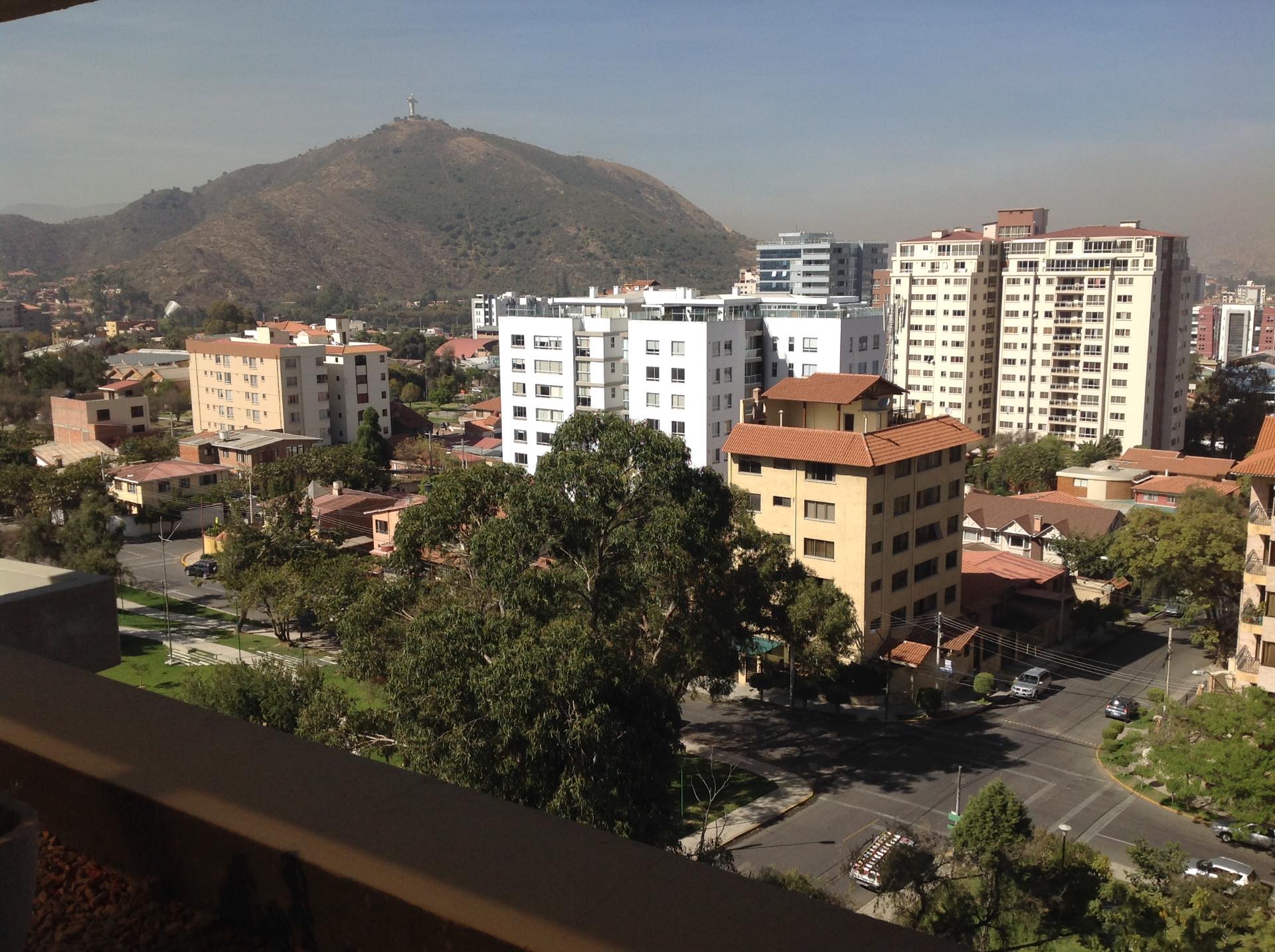 Departamento en Aranjuez en Cochabamba 3 dormitorios 3 baños 2 parqueos Foto 4