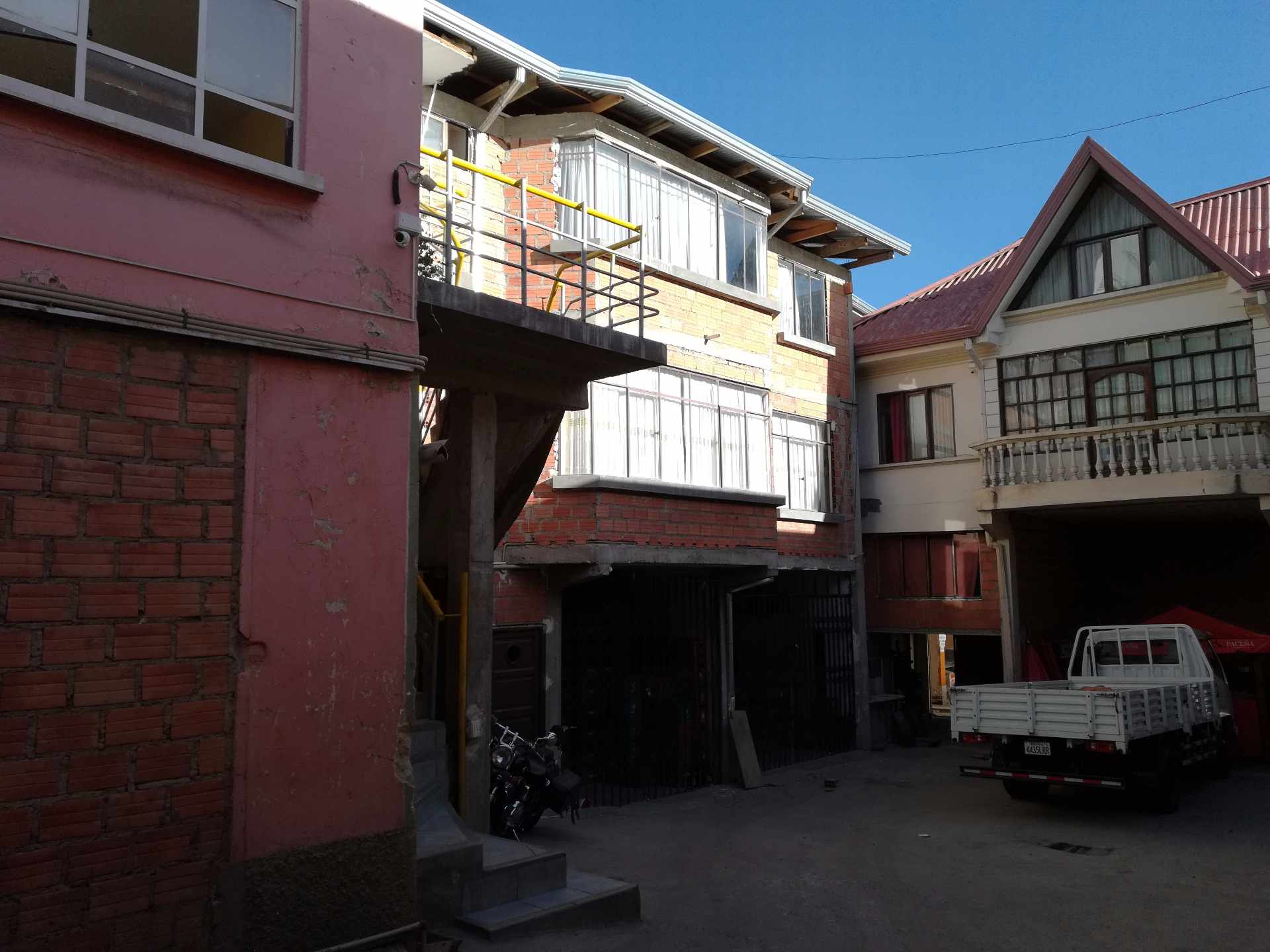 Casa en Miraflores en La Paz 10 dormitorios 10 baños 1 parqueos Foto 3