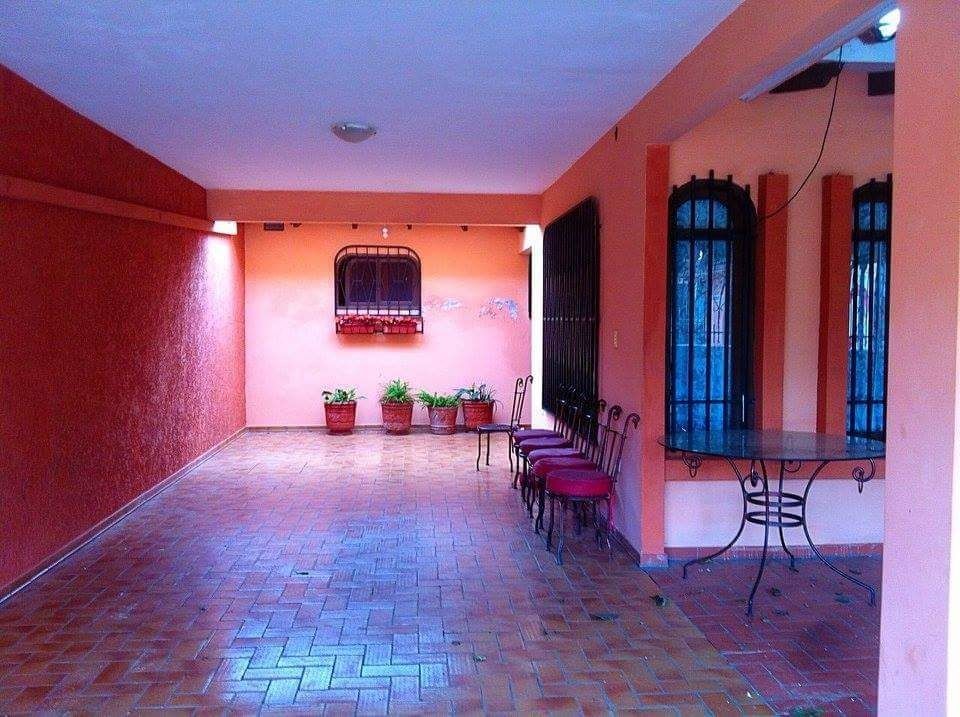 Casa Barrio La Bélgica, a media cuadra del 4to. anillo calle Jose Suárez # 3665 entre Canal Cotoca y Virgen de Cotoca. Foto 13