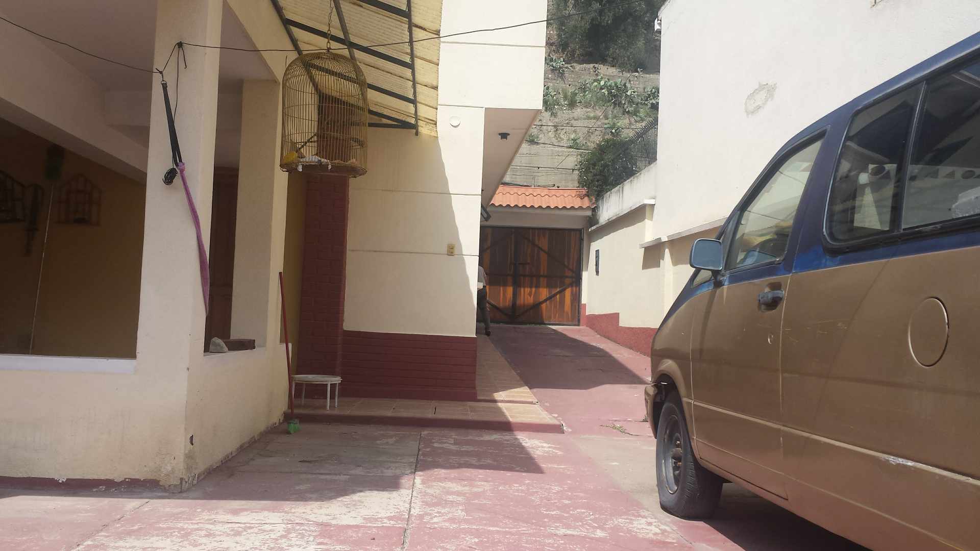 Casa en Seguencoma en La Paz 5 dormitorios 3 baños 4 parqueos Foto 13