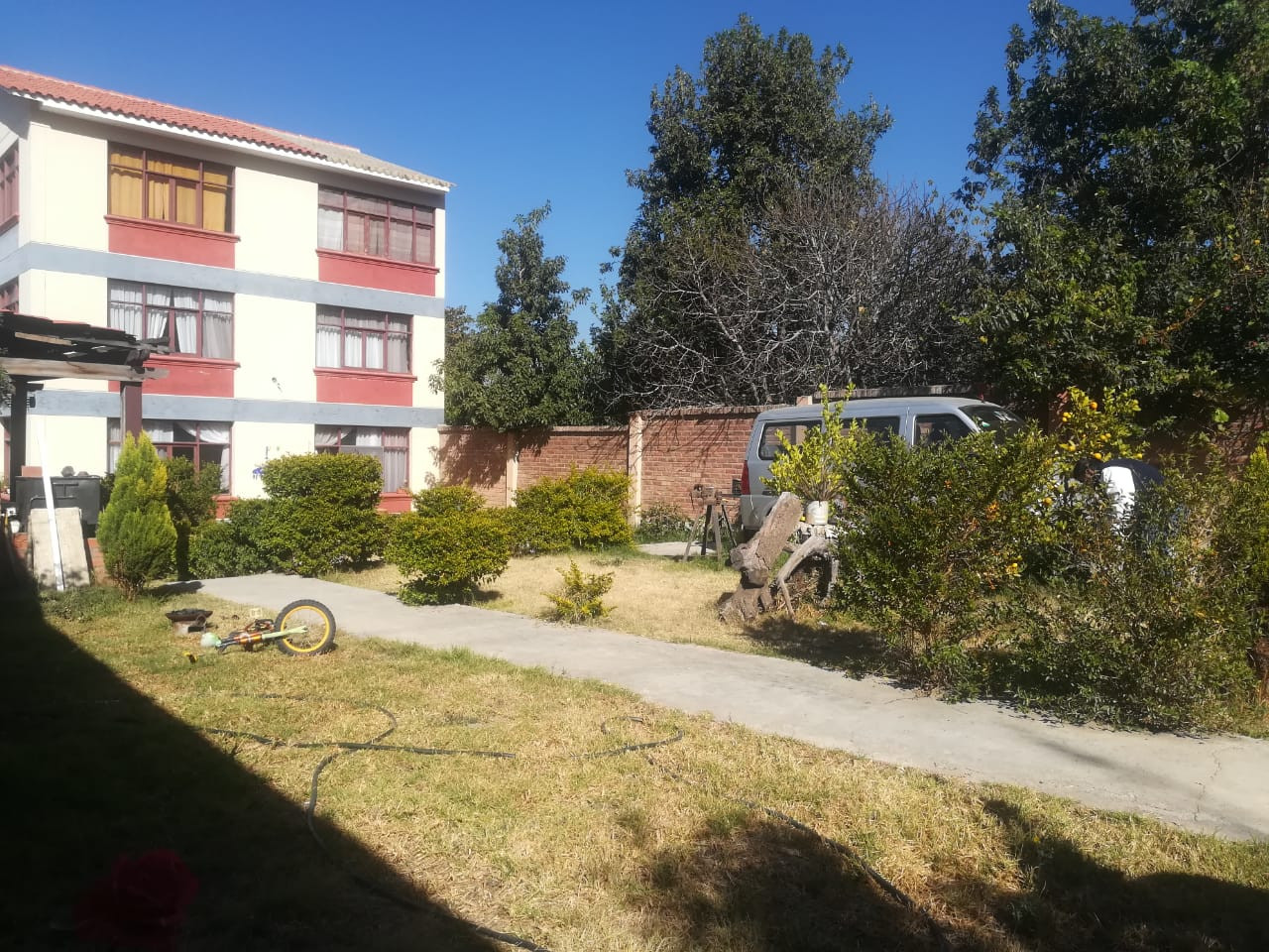 Casa en El Paso en Cochabamba 5 dormitorios 4 baños 3 parqueos Foto 3