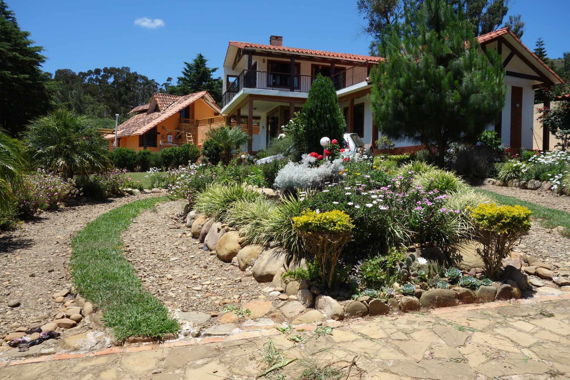 Casa en VentaCallw Avaroa  - Zona Noroeste 3 dormitorios 3 baños 3 parqueos Foto 2