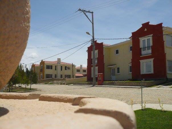 Casa en Achocalla en La Paz 4 dormitorios 3 baños 2 parqueos Foto 2