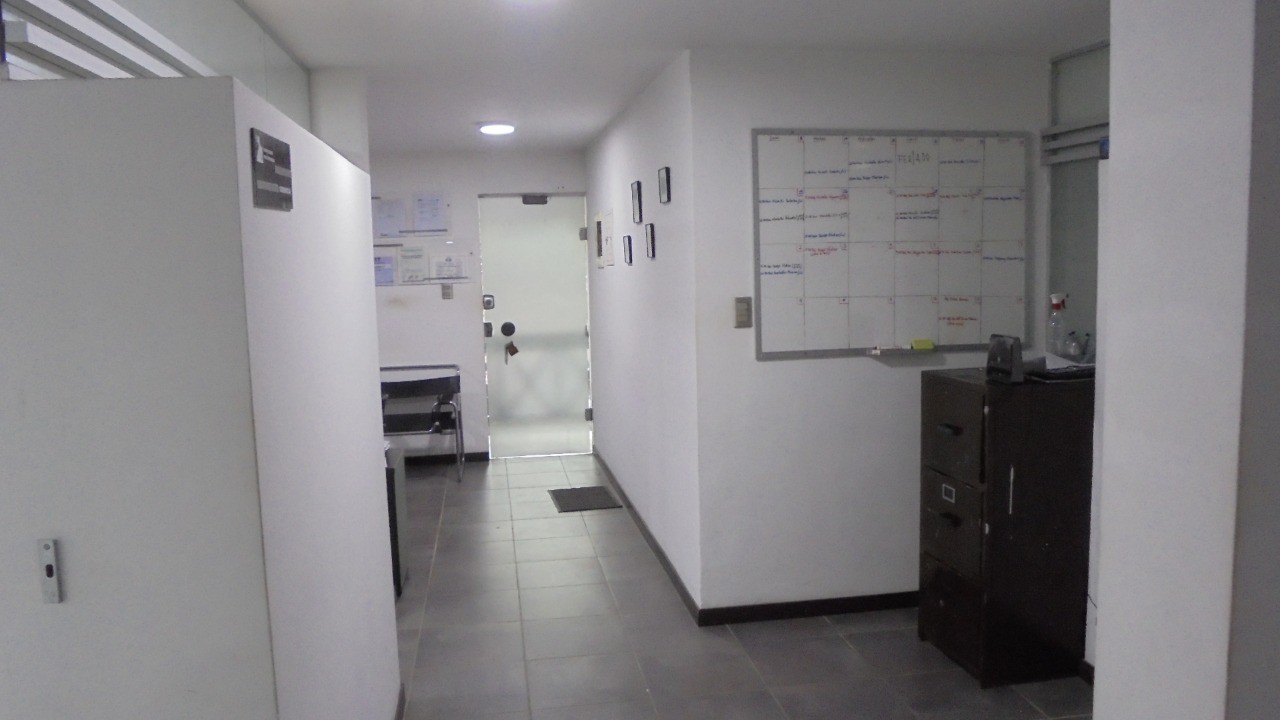 Oficina en Equipetrol en Santa Cruz de la Sierra 6 dormitorios 1 baños  Foto 6