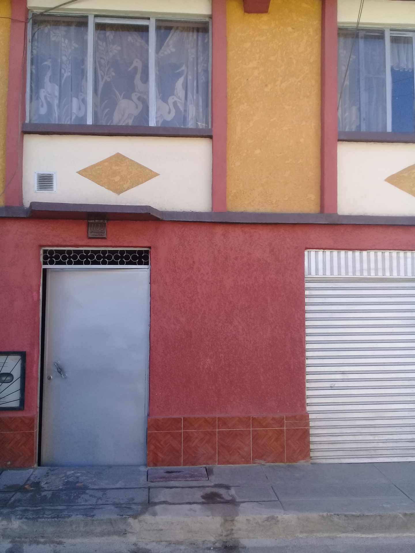 Casa en El Tejar en La Paz 4 dormitorios 2 baños  Foto 1