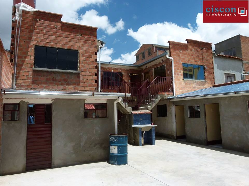 Casa en 16 de Julio en El Alto 8 dormitorios 3 baños  Foto 3