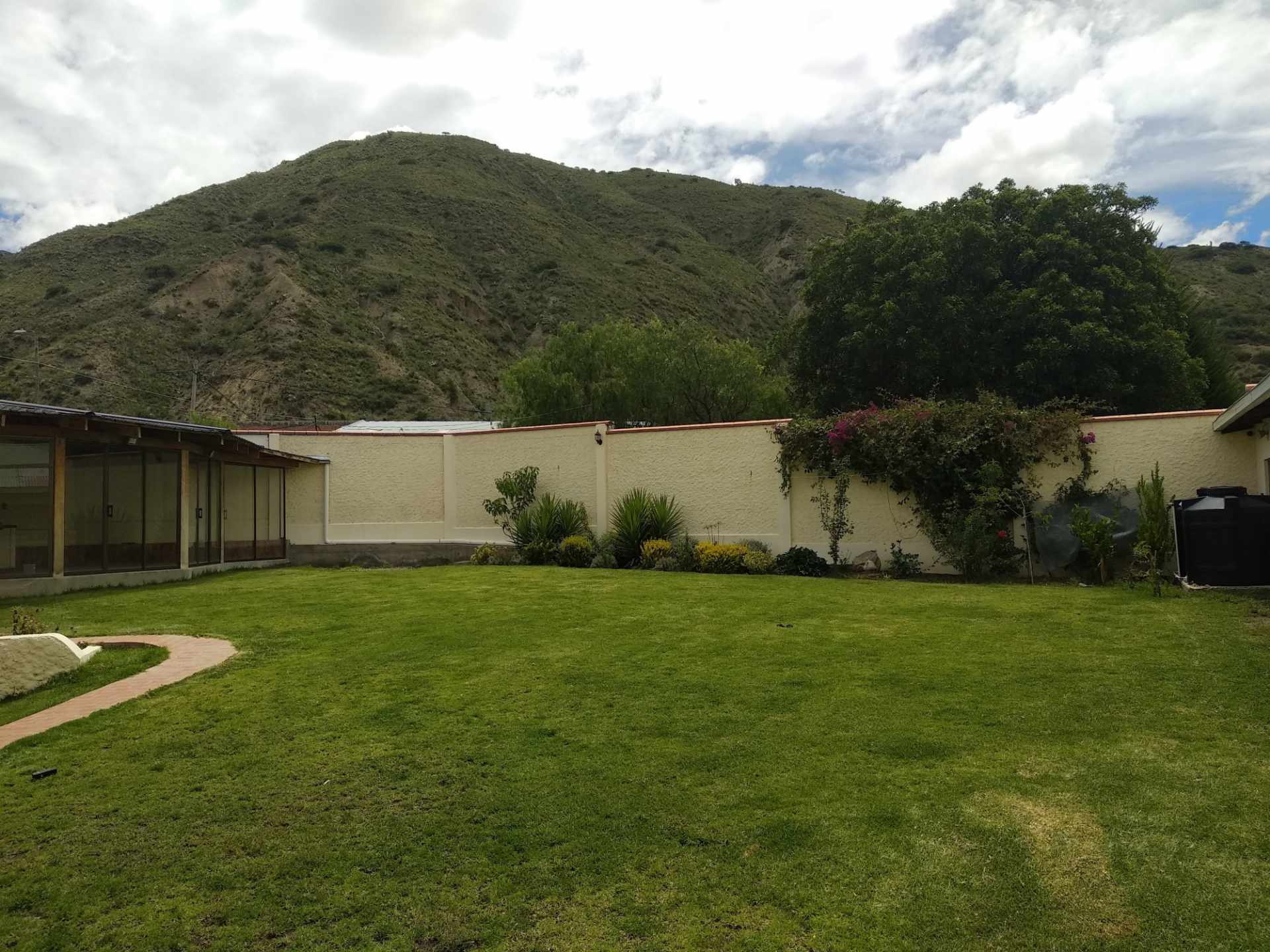 Casa en Mecapaca en La Paz 4 dormitorios 3 baños 6 parqueos Foto 3