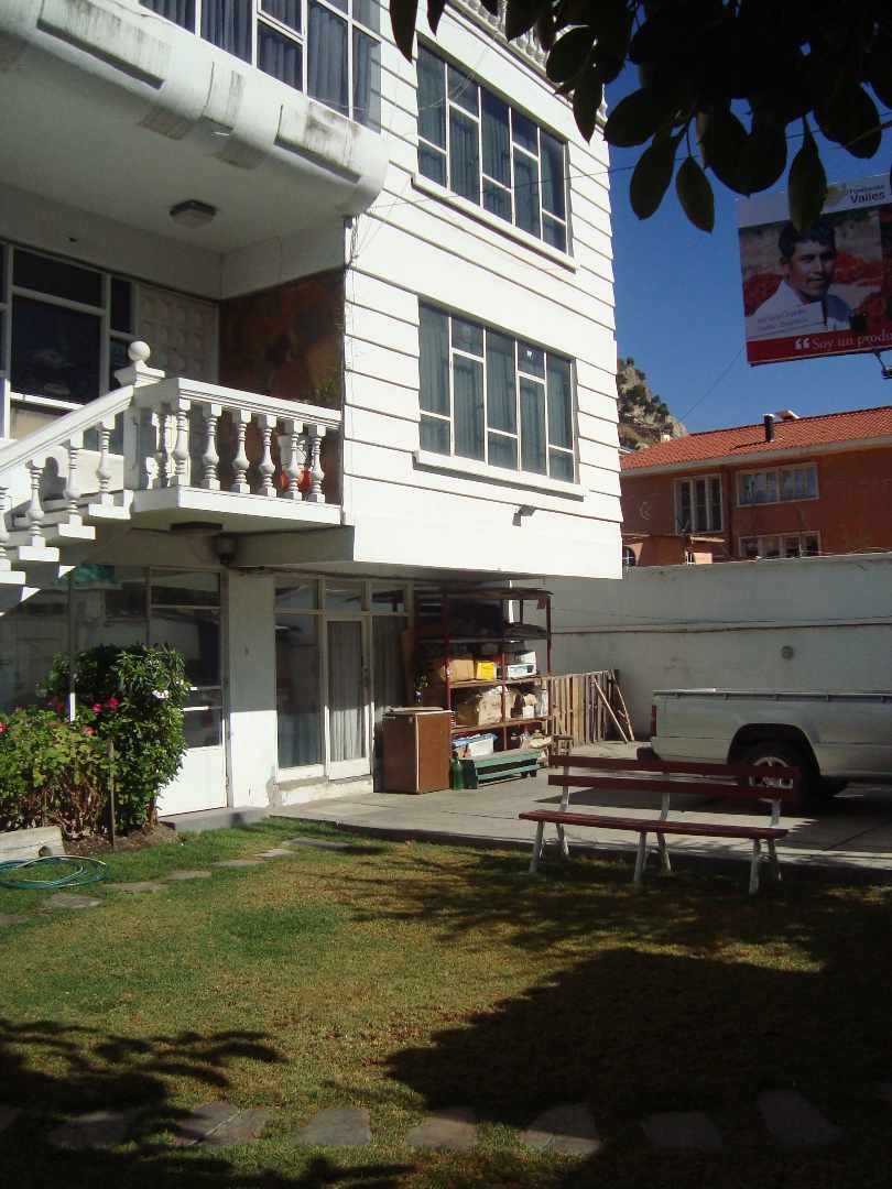 Casa en Seguencoma en La Paz 5 dormitorios 4 baños 5 parqueos Foto 1