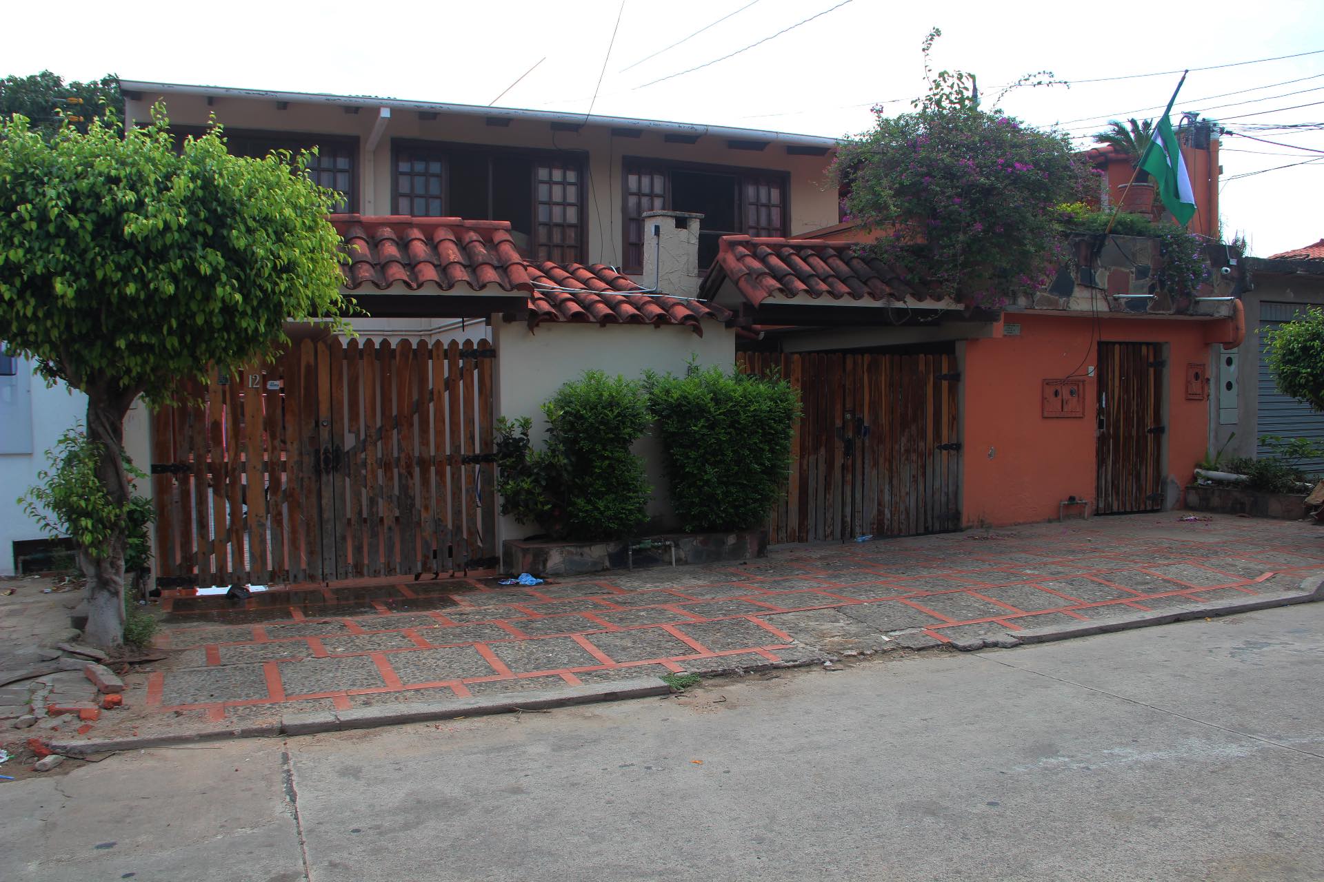Casa en Entre 4to y 5to anillo Norte en Santa Cruz de la Sierra 10 dormitorios 6 baños 3 parqueos Foto 8