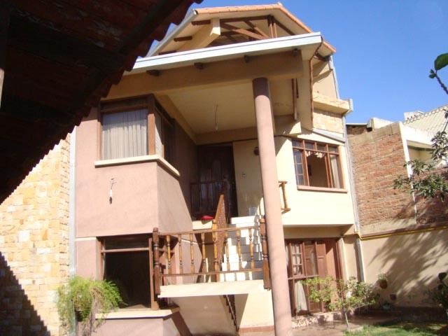Casa en La Chimba en Cochabamba 7 dormitorios 8 baños 6 parqueos Foto 7