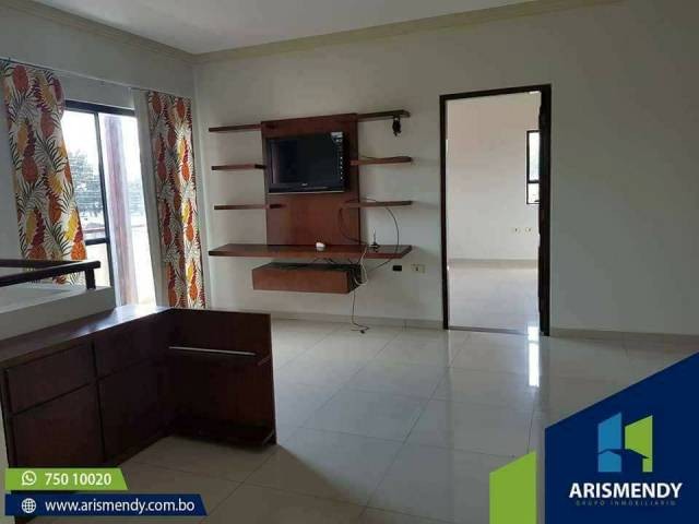 Casa en Entre 5to y 6to anillo Norte en Santa Cruz de la Sierra 4 dormitorios 6 baños 4 parqueos Foto 2