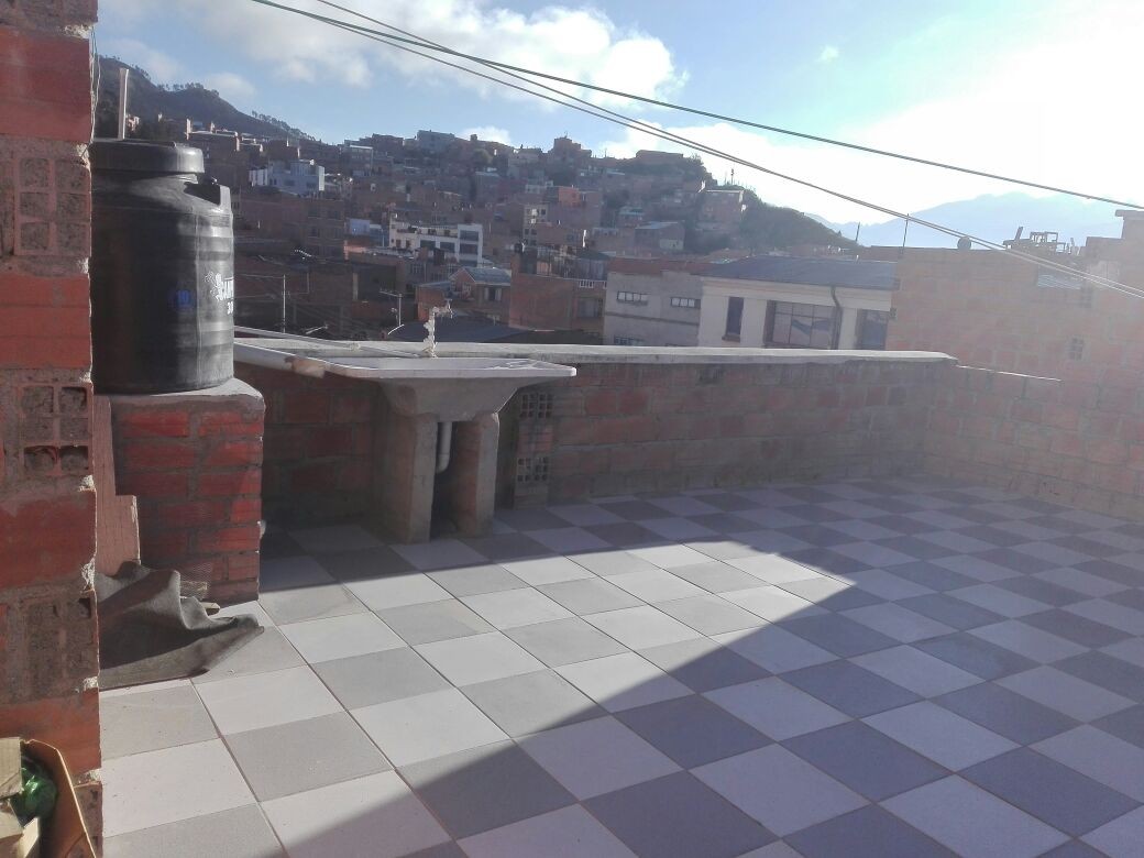 Casa en Pampahasi en La Paz 5 dormitorios 5 baños  Foto 4