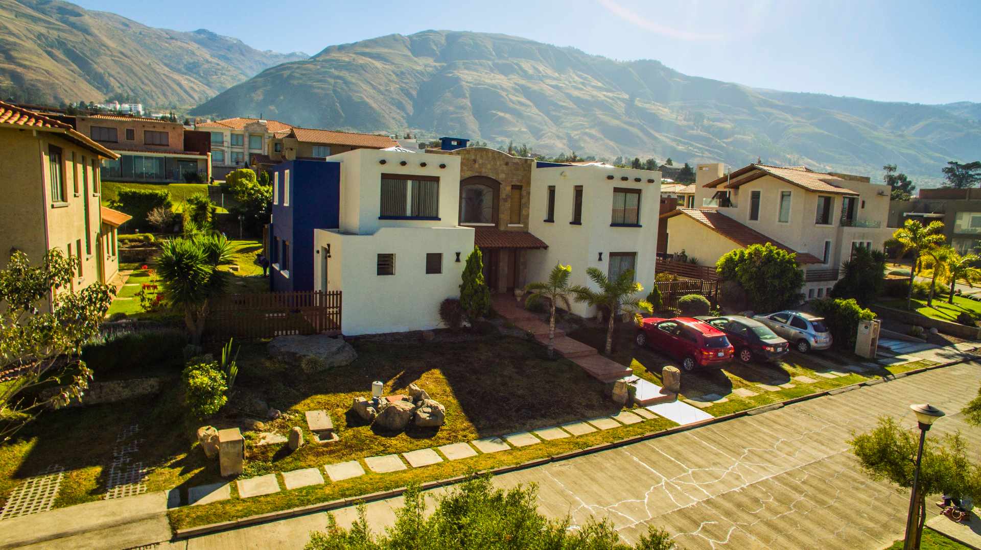 Casa en Villa Taquiña en Cochabamba 5 dormitorios 5 baños 3 parqueos Foto 2