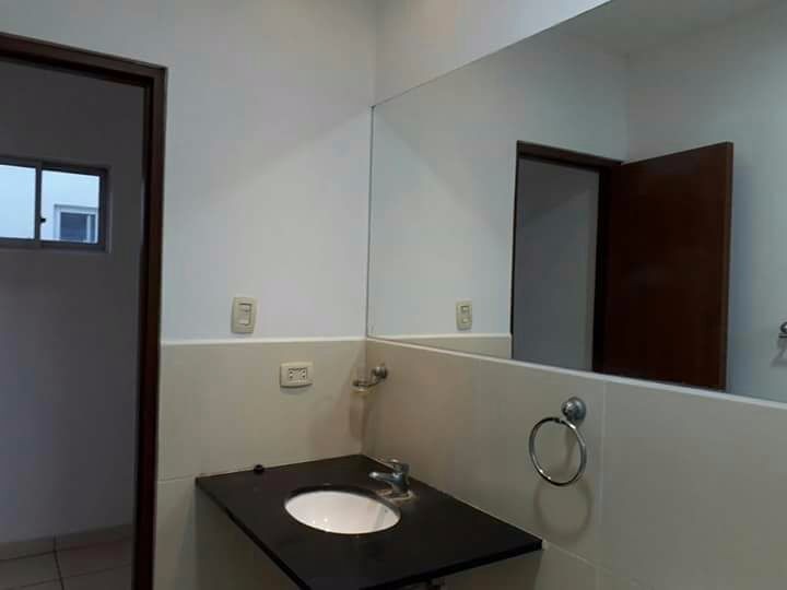 Casa en Entre 6to y 7mo anillo Norte en Santa Cruz de la Sierra 3 dormitorios 4 baños 2 parqueos Foto 8
