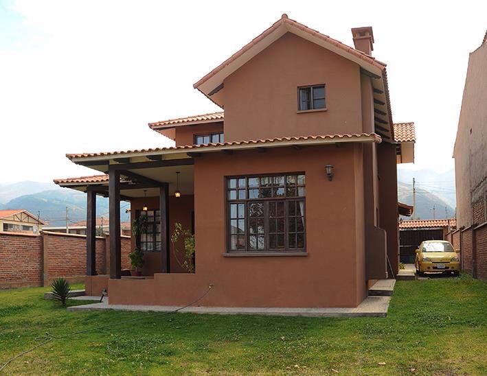 Casa en Tiquipaya en Cochabamba 3 dormitorios 3 baños 5 parqueos Foto 4