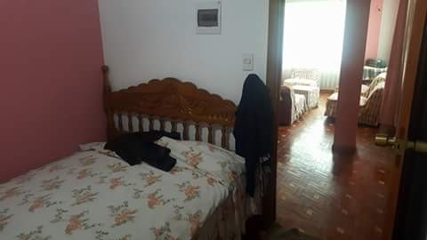 Casa en Miraflores en La Paz 9 dormitorios 6 baños 2 parqueos Foto 3