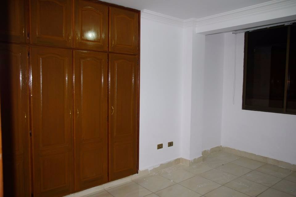 Departamento en VentaAv Dorbigni casi Av Peru 5 dormitorios 3 baños  Foto 4