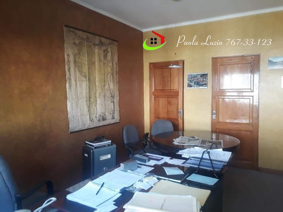 Oficina en VentaLinda casa para oficina en Sopocachi 7 dormitorios 3 baños 1 parqueos Foto 12