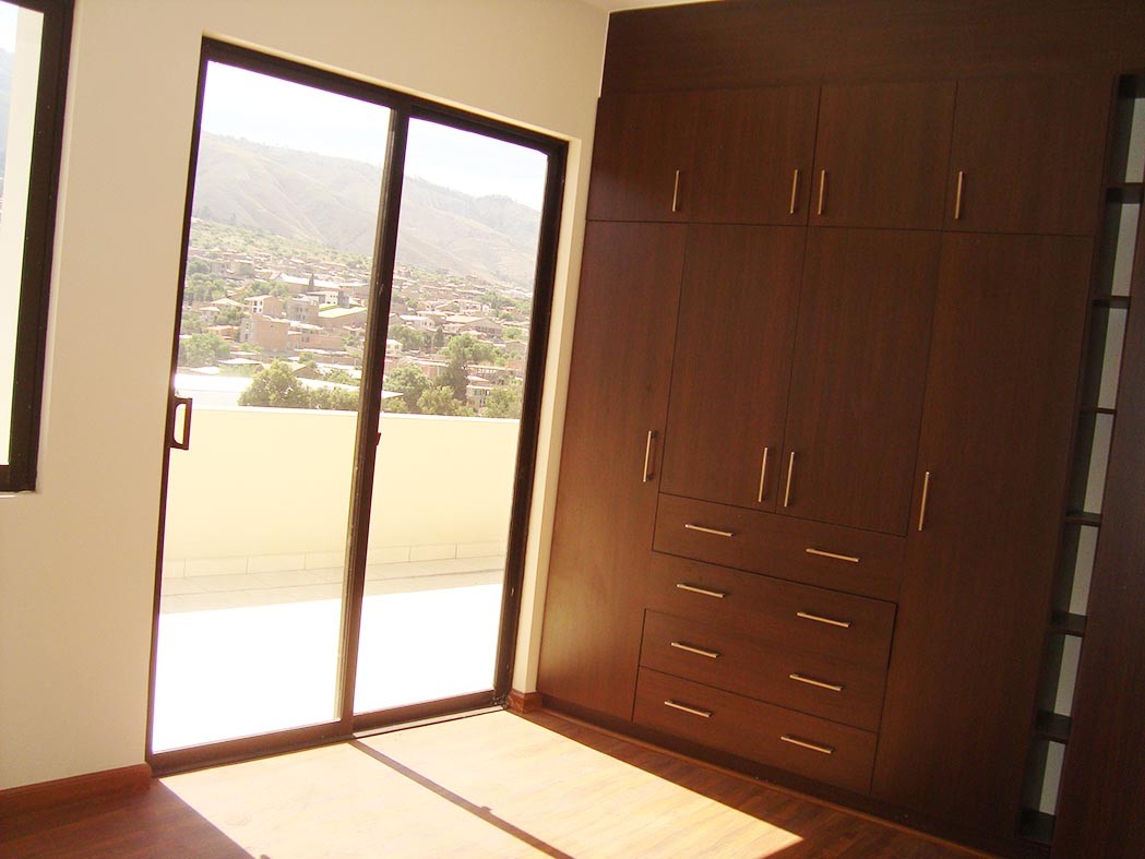 Departamento en Sacaba en Cochabamba 4 dormitorios 4 baños 1 parqueos Foto 4