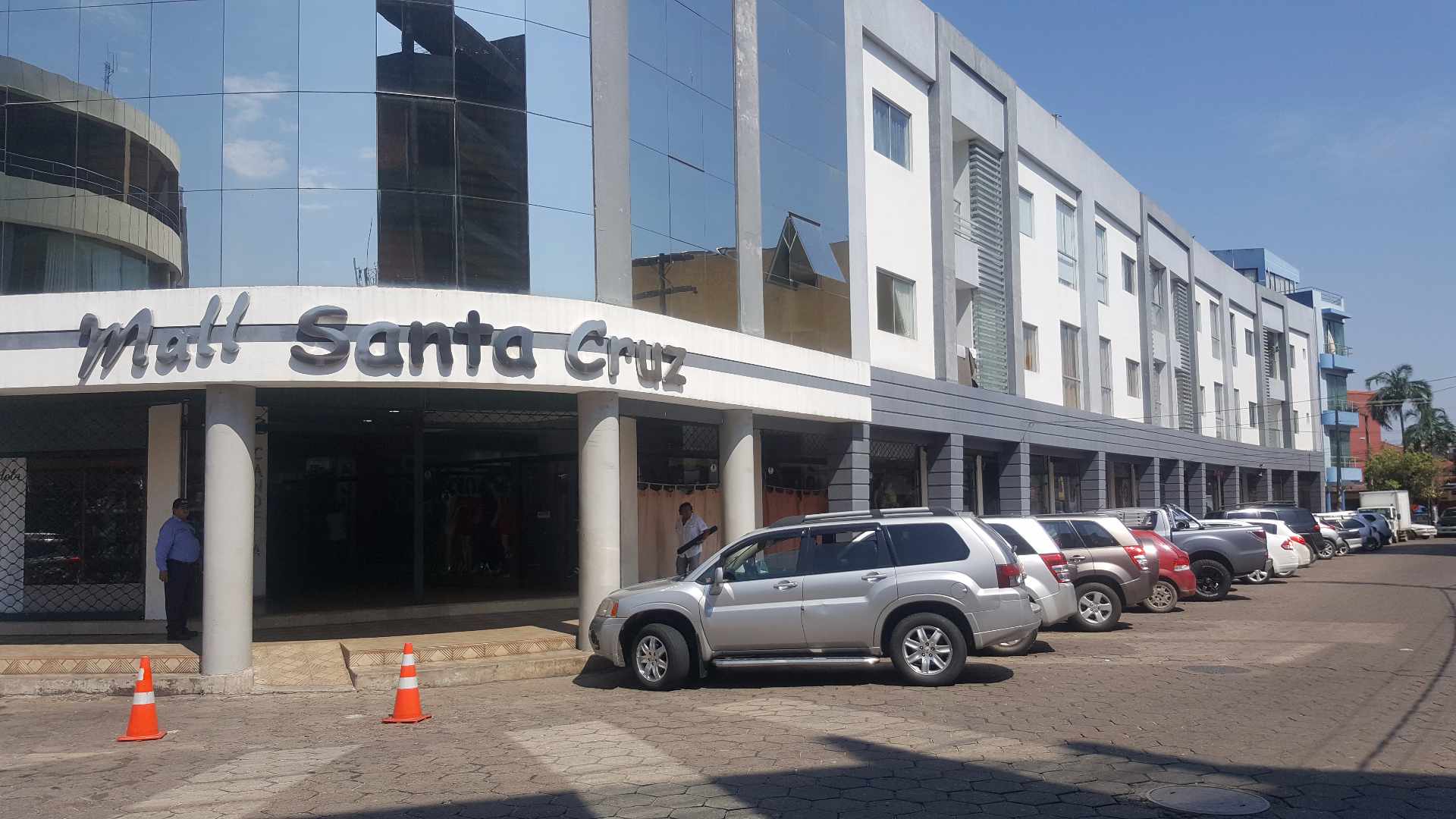Local comercial en Alquiler7 calles , Mall Santa Cruz Foto 1