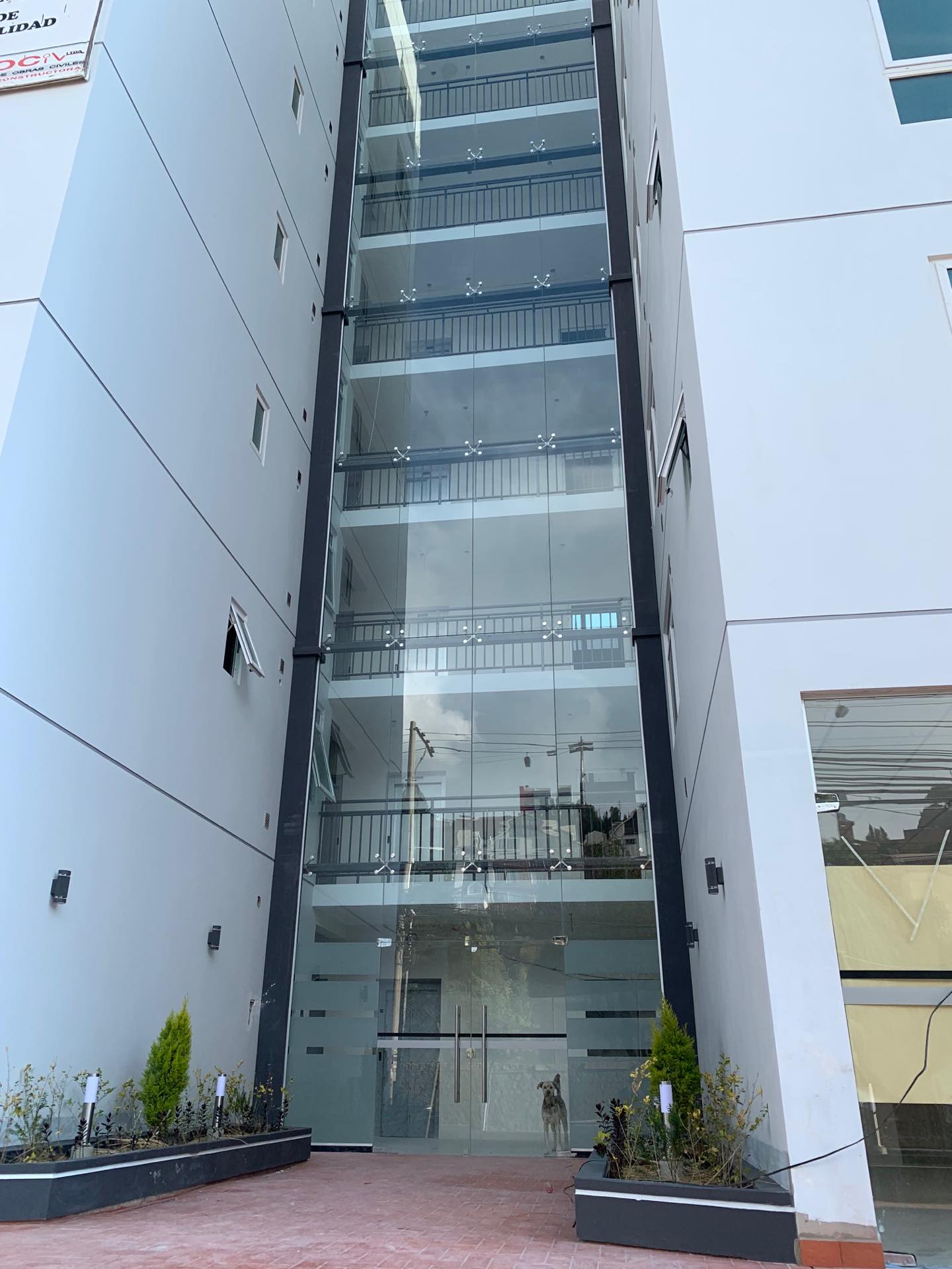 Departamento en VentaEdificio Colonia Real. Avenida 14 de Septiembre Esquina Calle 5 de Obrajes #5080. 2 dormitorios 3 baños  Foto 7