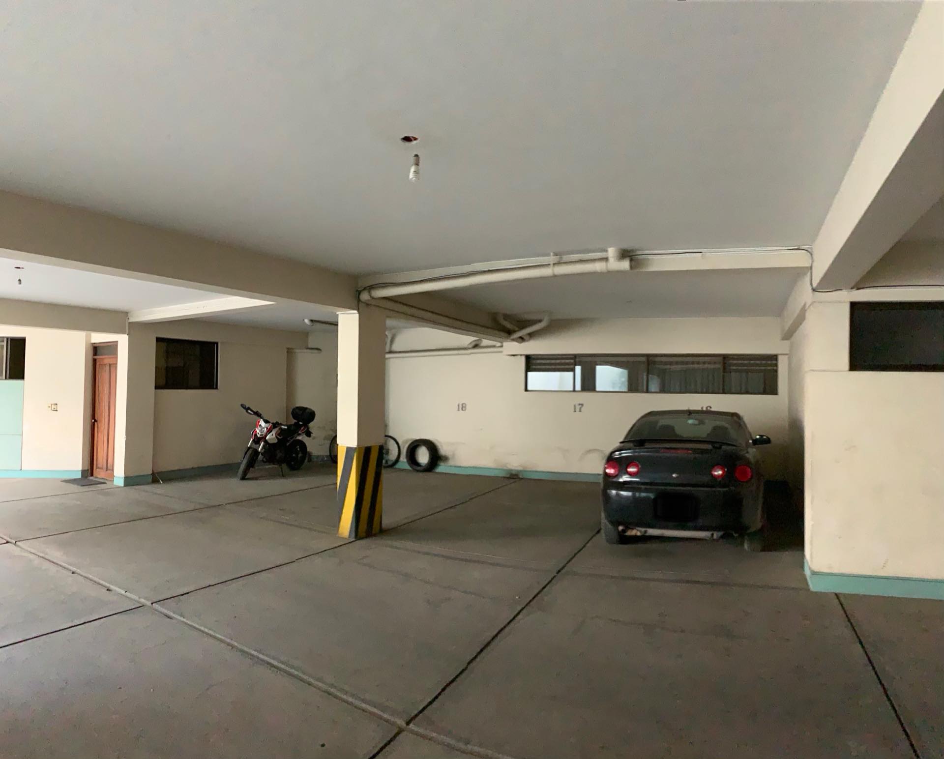 Parqueo Cotacota, calle 28 Edificio El Lago Foto 3