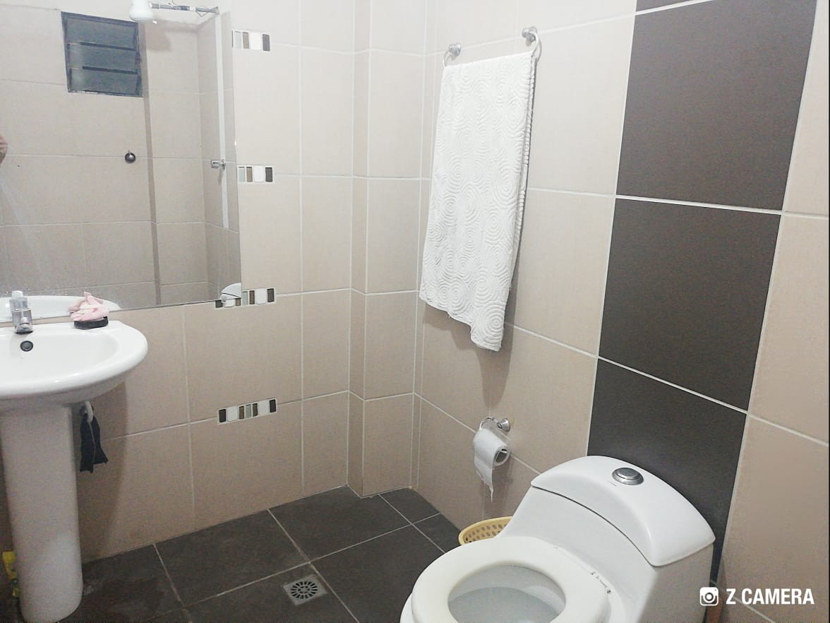 Habitación en Entre 3er y 4to anillo Sur en Santa Cruz de la Sierra   1 parqueos Foto 3