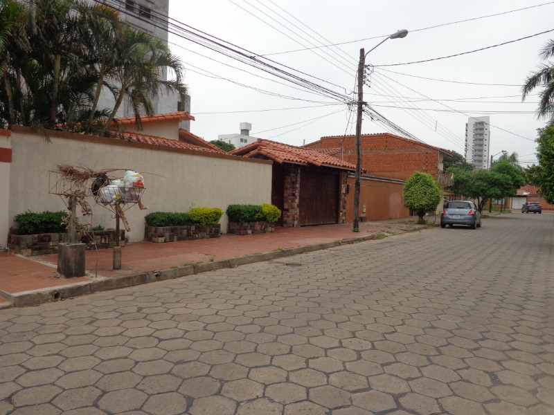 Casa en VentaAV. BENI BARRIO HAMACAS CASA EN VENTA  5 dormitorios 4 baños 2 parqueos Foto 1