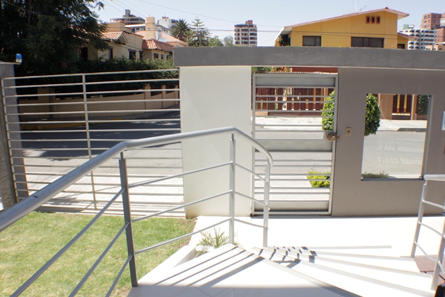 Local comercial en VentaCalle Alcibiades Guzmán casi Av. Santa Cruz Foto 16