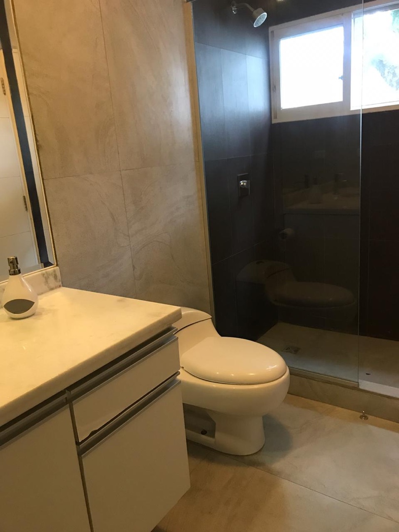 Casa en AlquilerAvda Pirai y 5to anillo 4 dormitorios 6 baños 3 parqueos Foto 30