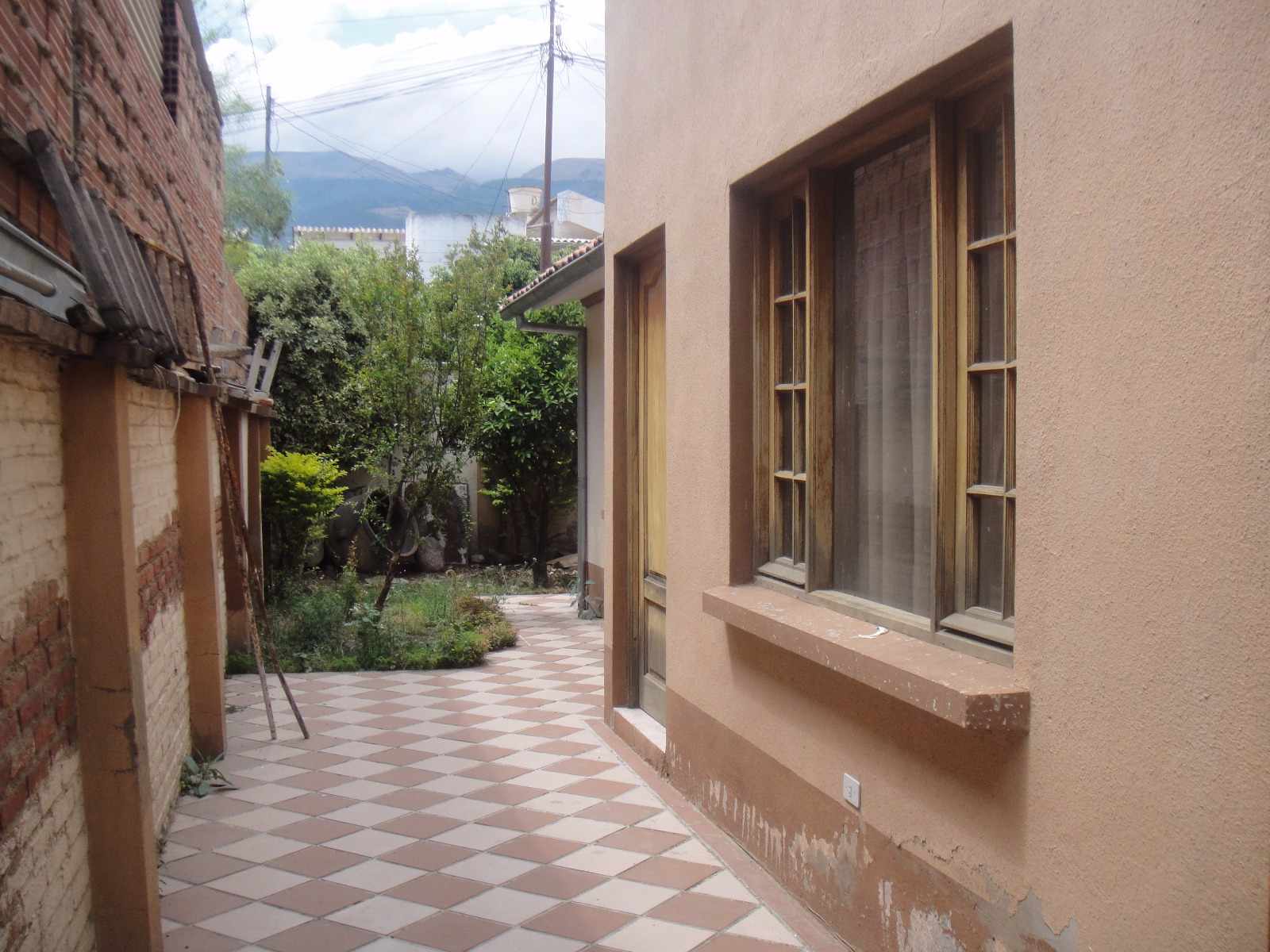 Casa en Cala Cala en Cochabamba 5 dormitorios 4 baños 3 parqueos Foto 5