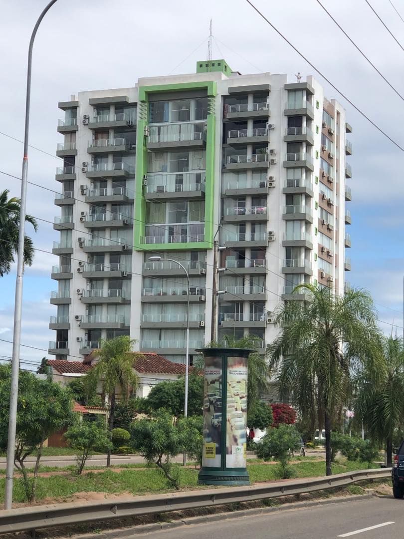 Departamento en Entre 3er y 4to anillo Oeste en Santa Cruz de la Sierra 3 dormitorios 2 baños 1 parqueos Foto 1