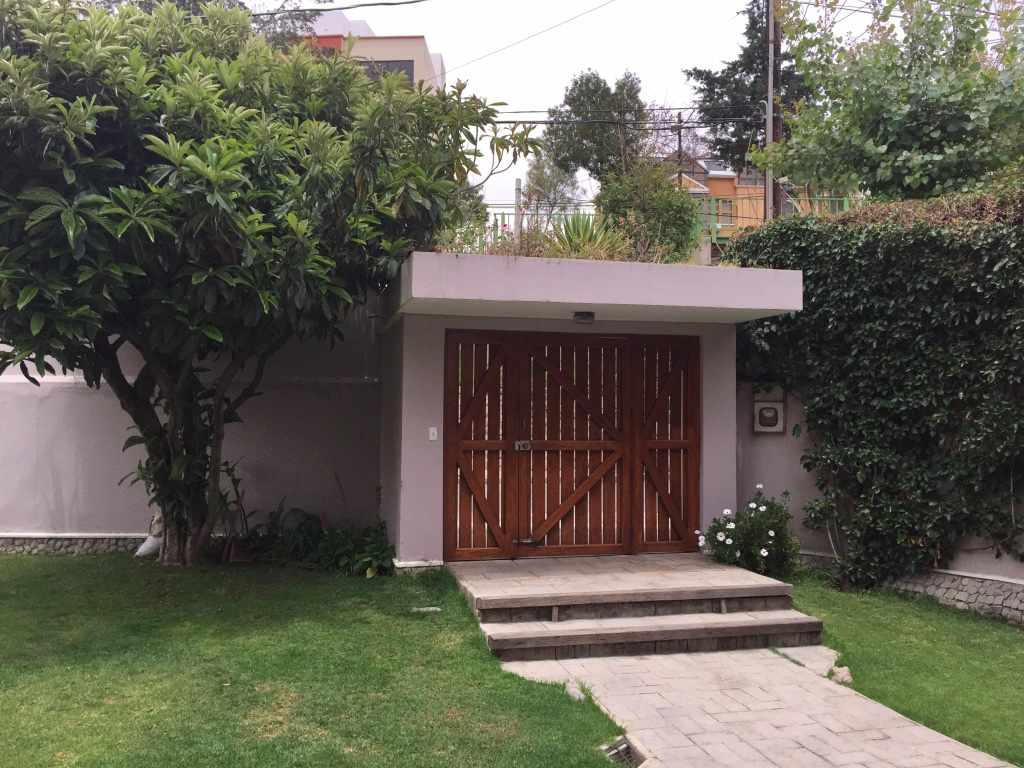 Casa en Calacoto en La Paz 4 dormitorios 4 baños 2 parqueos Foto 1