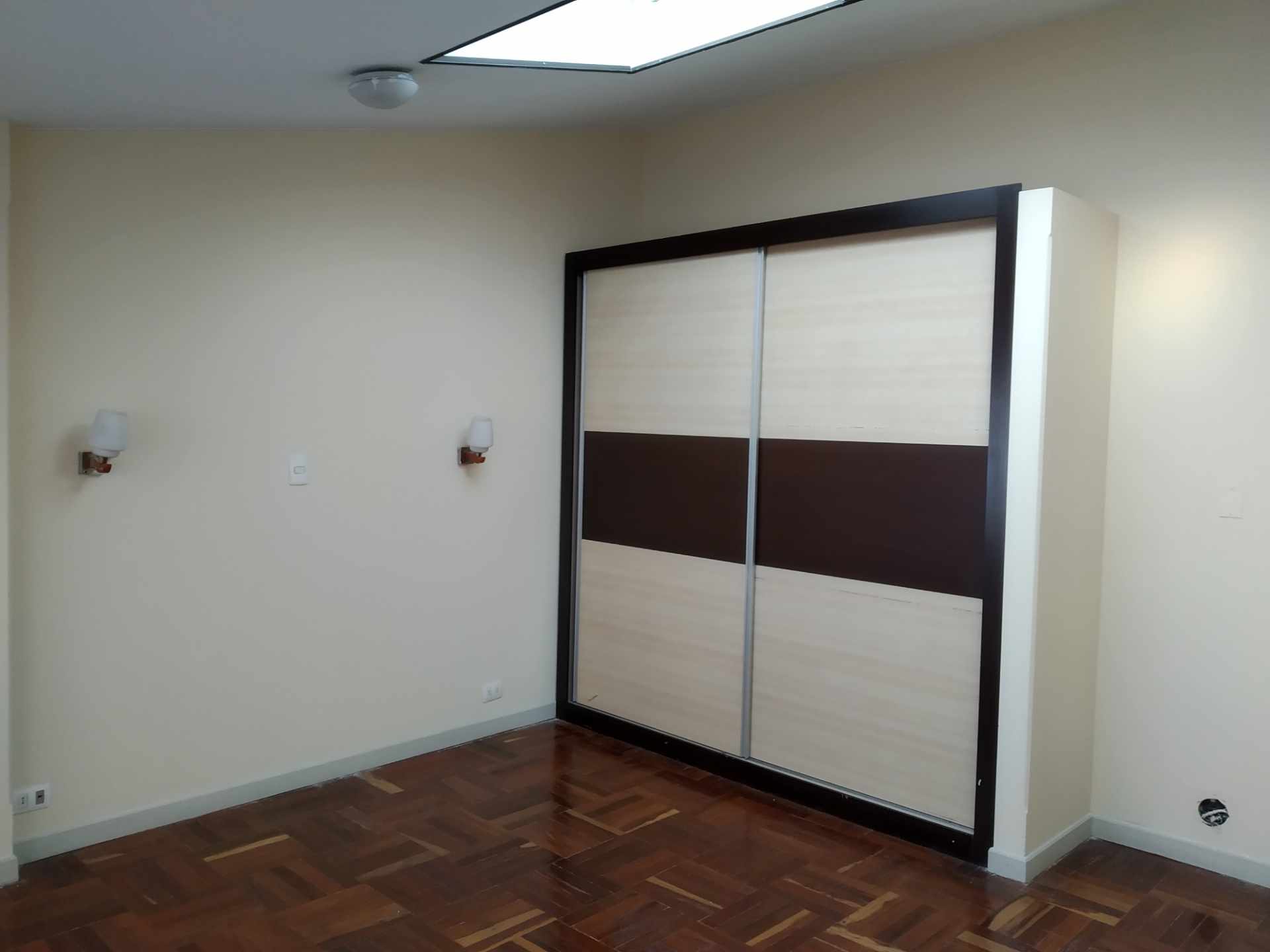 Departamento en VentaAv. Tejada Sorzano, Miraflores, La Paz 2 dormitorios 2 baños  Foto 2