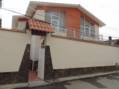 Casa en Cala Cala en Cochabamba 5 dormitorios 5 baños 5 parqueos Foto 1