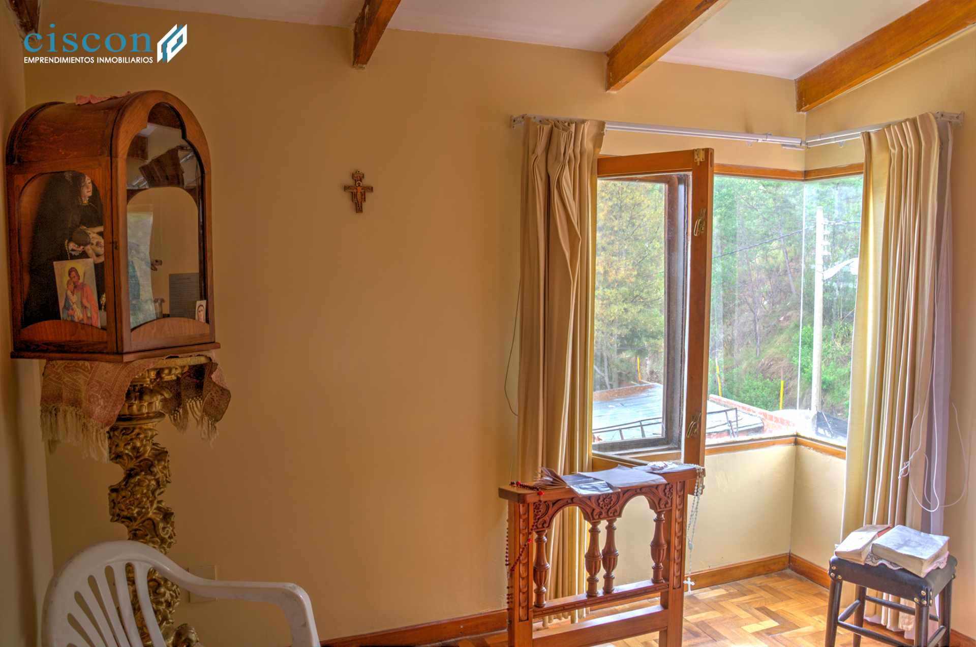 Casa en VentaAchumani, Zona Colegio Franco Boliviano 4 dormitorios 3 baños 3 parqueos Foto 7