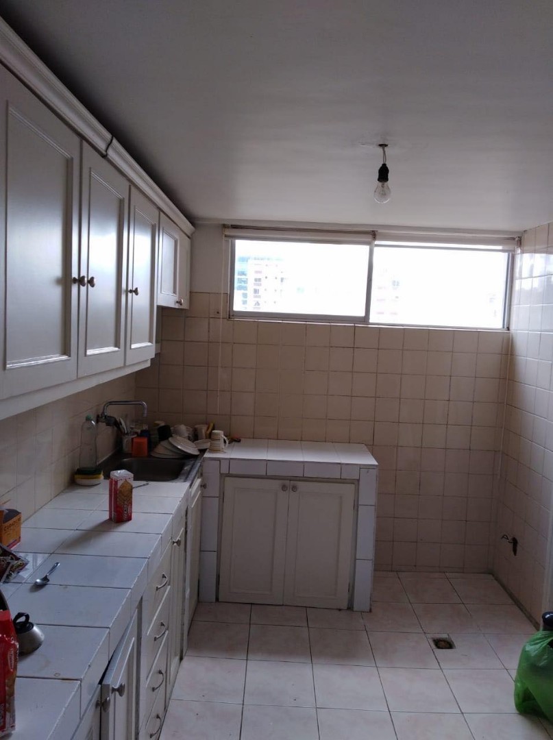 Departamento en Los Pinos en La Paz 3 dormitorios 2 baños  Foto 7