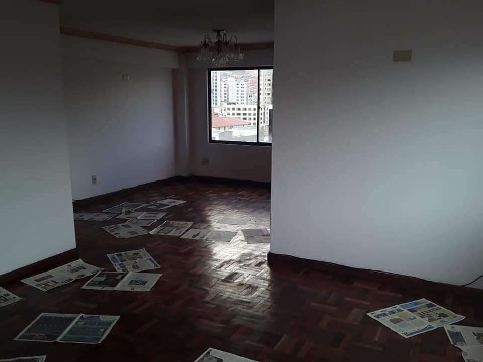 Departamento en AnticréticoMiraflores 2 dormitorios 2 baños 1 parqueos Foto 3