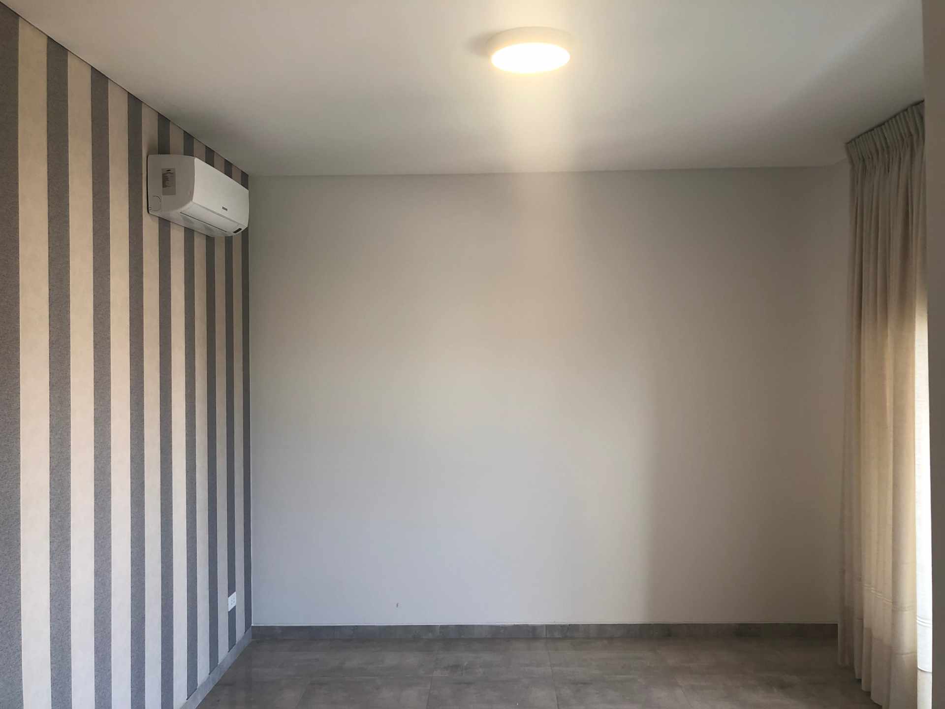 Departamento Condominio Condado 4 [Equipetrol, a lado del Colegio Alemán], Departamento a estrenar de lujo en alquiler de 2 suites + 1 parqueo techado. [1000$us., expensas incluidas] Foto 8