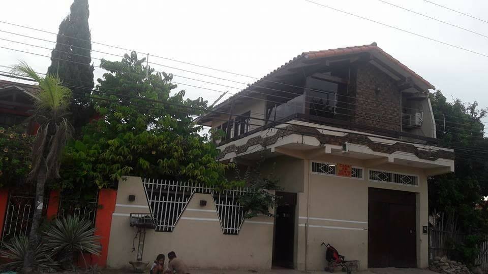 Casa Zona Plan 3000 entre 5° y 6° anillo Barrio Simón Bolivar a media cuadra de la Av/Principal. Foto 1