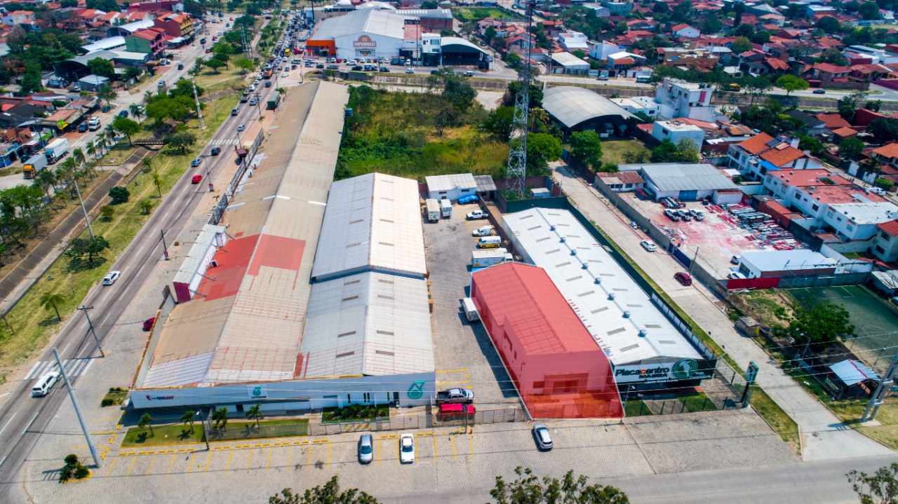 Galpón en AlquilerPROPIEDAD COMERCIAL EN ALQUILER 4TO ANILLO Y RADIAL 27 Foto 5